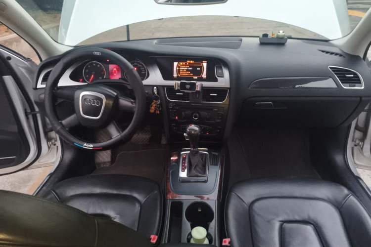Used Audi A4L 2011 2.0 TFSI Standard Model Center Console