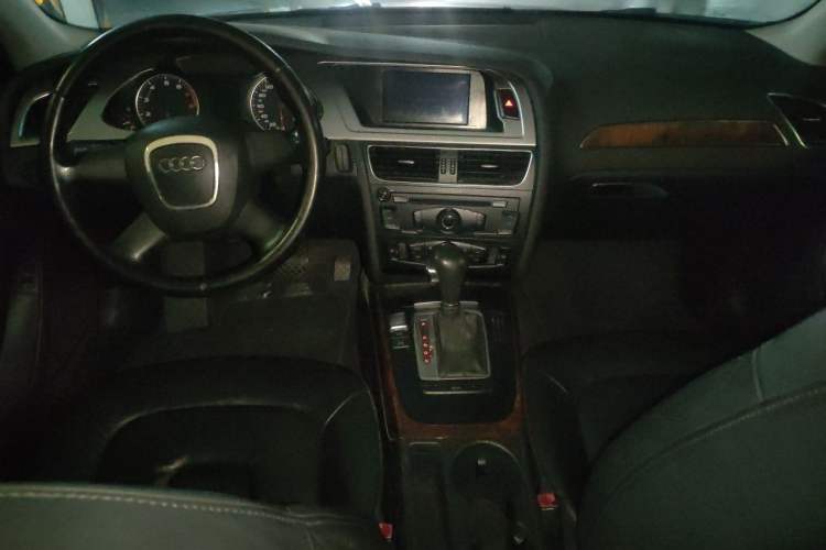 Used Audi A4L 2011 2.0 TFSI Comfort Model Center Console