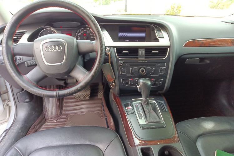 Used Audi A4L 2011 2.0 TFSI Comfort Model Center Console