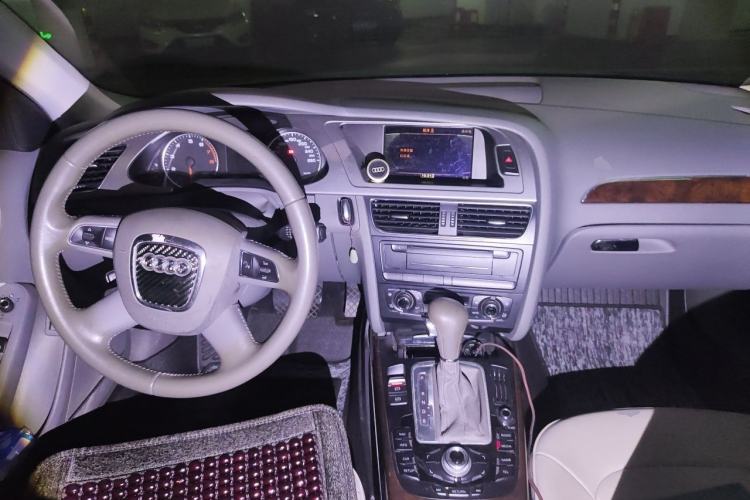 Used Audi A4L 2011 2.0 TFSI Technology Edition Center Console