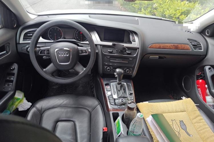 Used Audi A4L 2011 2.0 TFSI Luxury Model Center Console