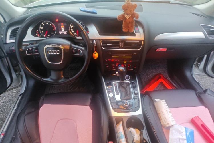 Used Audi A4L 2011 2.0 TFSI Sport Edition Center Console