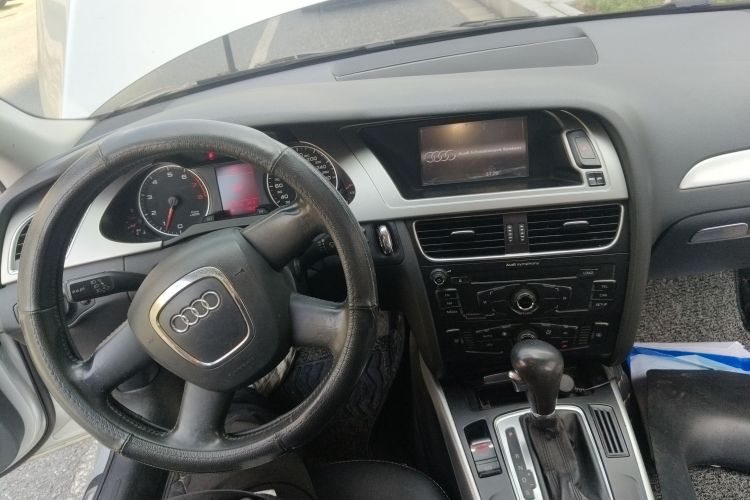 Used Audi A4L 2011 2.0 TFSI Standard Model Center Console