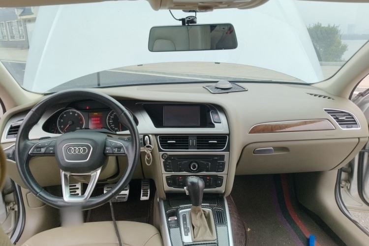 Used Audi A4L 2011 2.0 TFSI Comfort Model Center Console