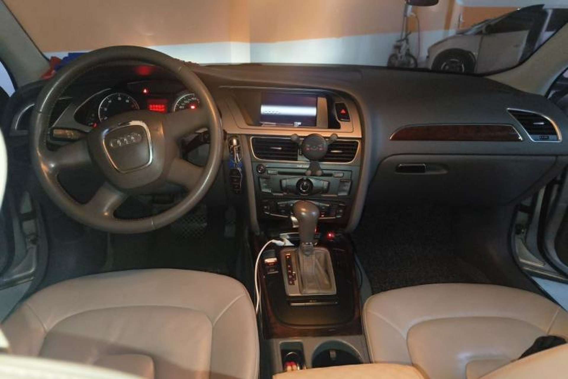 Used Audi A4L 2011 2.0 TFSI Comfort Model Center Console