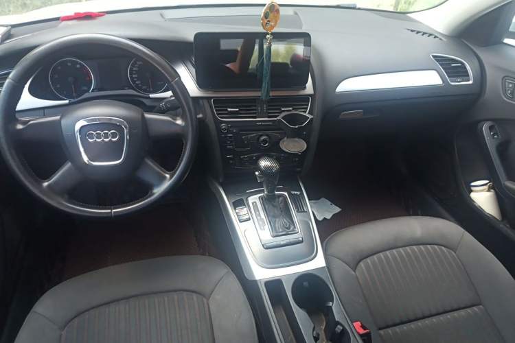 Used Audi A4L 2011 2.0 TFSI Standard Model Center Console