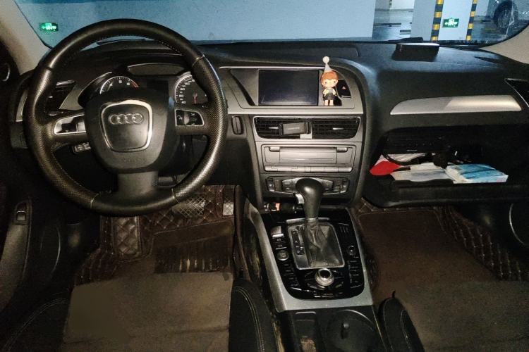 Used Audi A4L 2011 2.0 TFSI Sport Edition Center Console