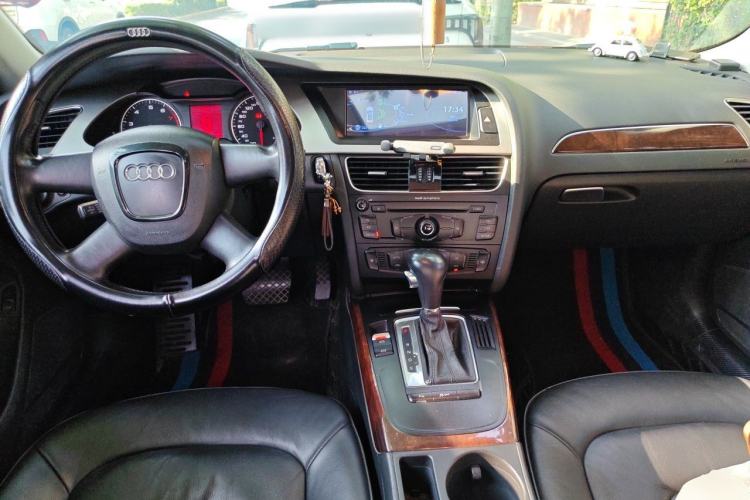 Used Audi A4L 2011 2.0 TFSI Comfort Model Center Console