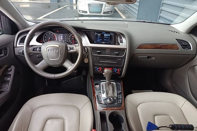 Used Audi A4L 2011 2.0 TFSI Technology Edition Center Console