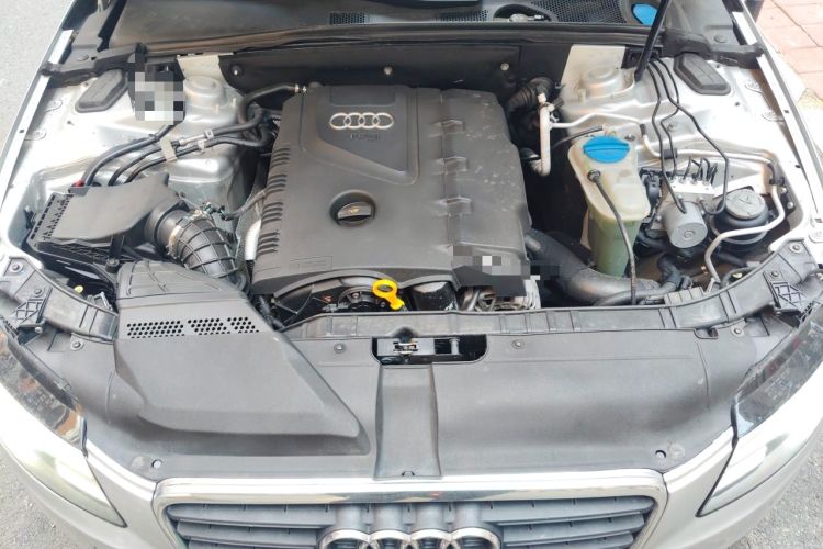 Used Audi A4L 2011 2.0 TFSI Standard Model Engine Bay