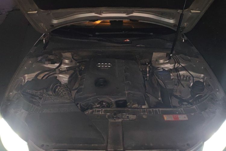 Used Audi A4L 2011 2.0 TFSI Comfort Model Engine Bay