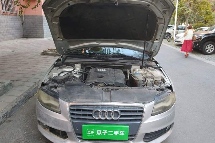Used Audi A4L 2011 2.0 TFSI Standard Model Engine Bay