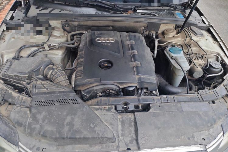 Used Audi A4L 2011 2.0 TFSI Standard Model Engine Bay