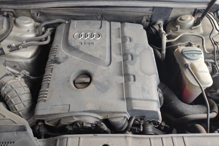 Used Audi A4L 2011 2.0 TFSI Standard Model Engine Bay