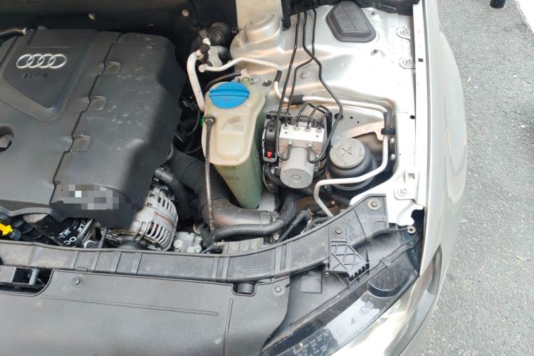 Used Audi A4L 2011 2.0 TFSI Standard Model Engine Bay Left