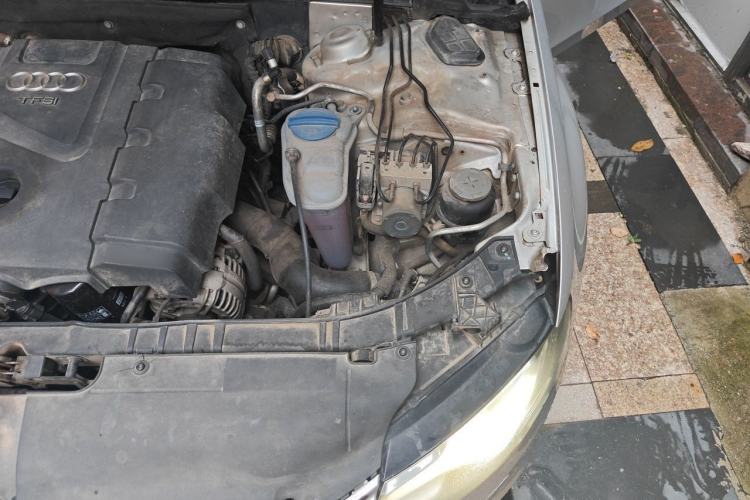 Used Audi A4L 2011 2.0 TFSI Technology Edition Engine Bay Left