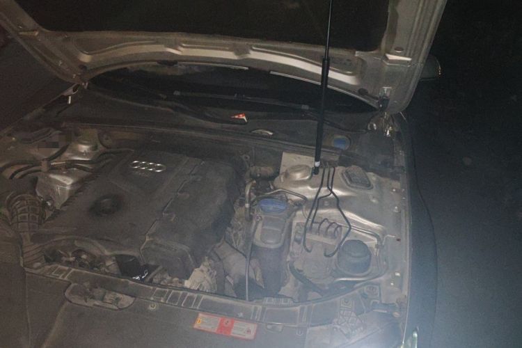 Used Audi A4L 2011 2.0 TFSI Comfort Model Engine Bay Left