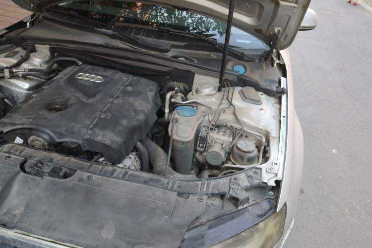 Used Audi A4L 2011 2.0 TFSI Standard Model Engine Bay Left