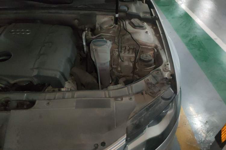Used Audi A4L 2011 2.0 TFSI Comfort Model Engine Bay Left