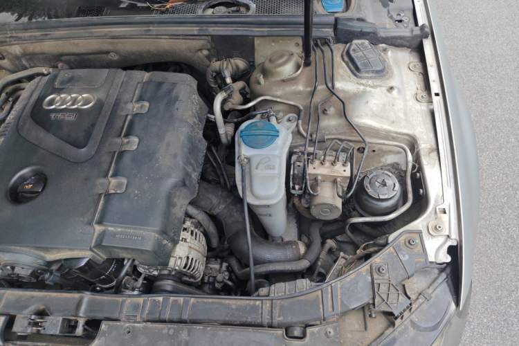 Used Audi A4L 2011 2.0 TFSI Standard Model Engine Bay Left