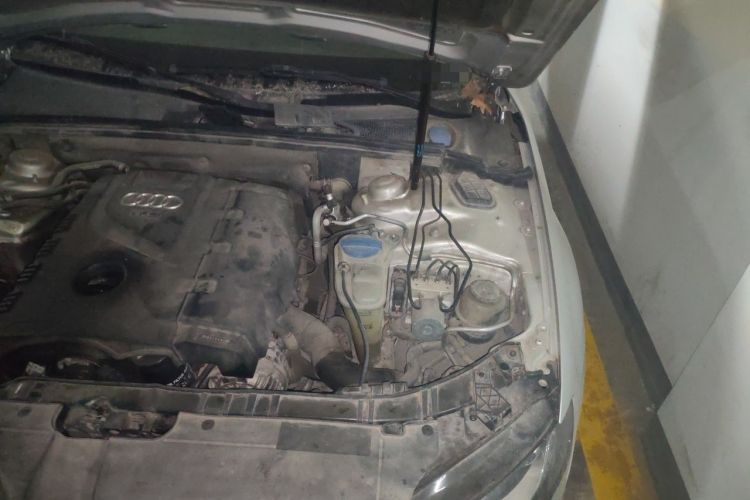 Used Audi A4L 2011 2.0 TFSI Luxury Model Engine Bay Left