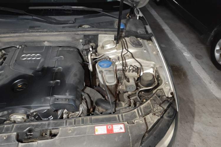 Used Audi A4L 2011 2.0 TFSI Technology Edition Engine Bay Left