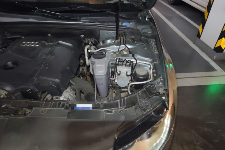 Used Audi A4L 2011 2.0 TFSI Luxury Model Engine Bay Left
