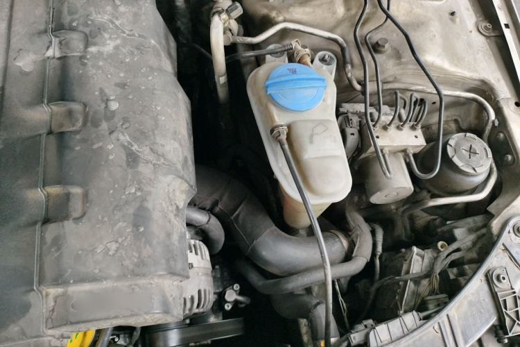 Used Audi A4L 2011 2.0 TFSI Comfort Model Engine Bay Left