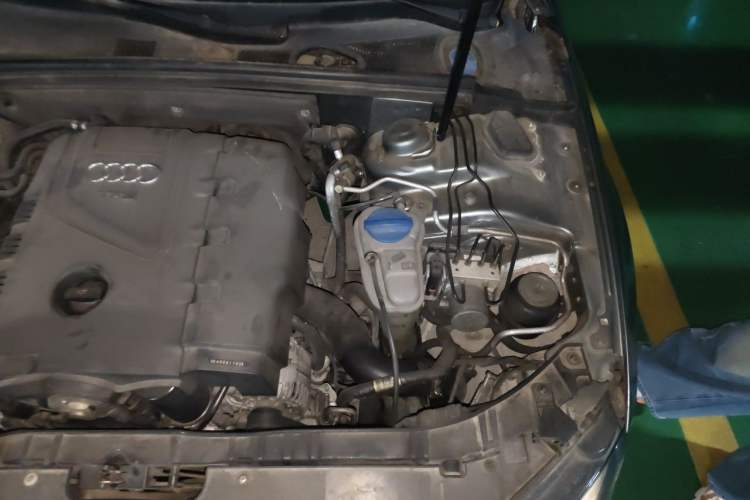 Used Audi A4L 2011 2.0 TFSI Sport Edition Engine Bay Left