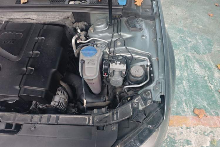 Used Audi A4L 2011 2.0 TFSI Standard Model Engine Bay Left