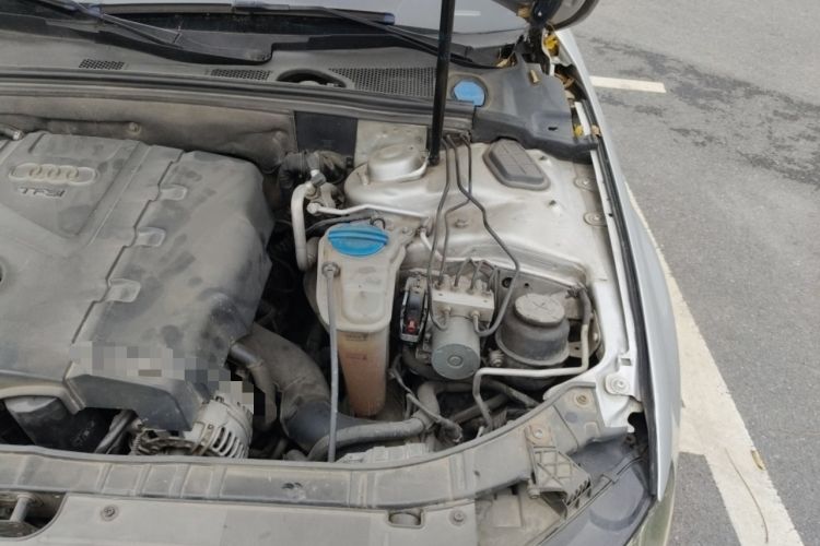 Used Audi A4L 2011 2.0 TFSI Comfort Model Engine Bay Left