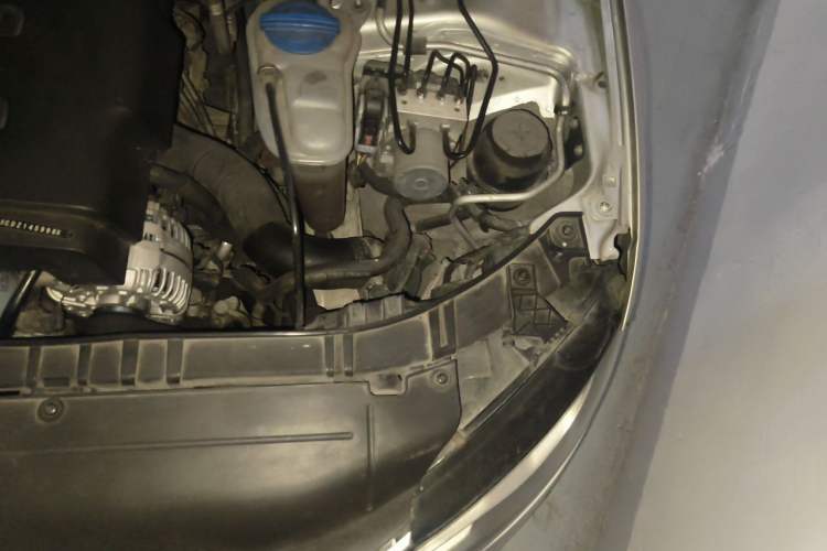 Used Audi A4L 2011 2.0 TFSI Comfort Model Engine Bay Left