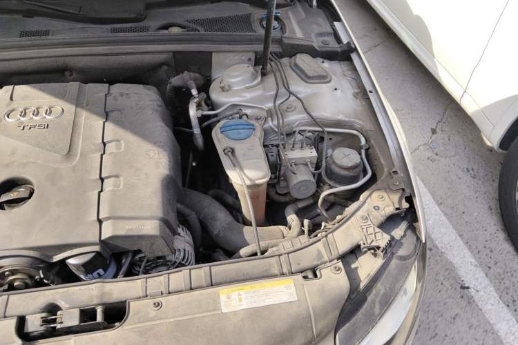 Used Audi A4L 2011 2.0 TFSI Luxury Model Engine Bay Left