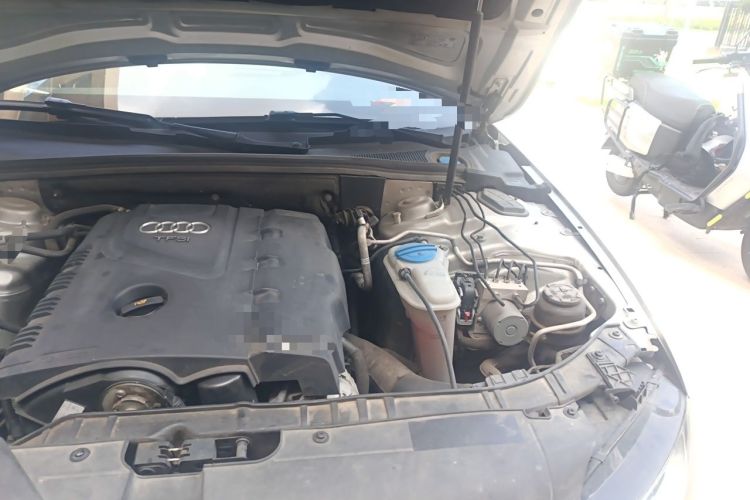 Used Audi A4L 2011 2.0 TFSI Standard Model Engine Bay Left