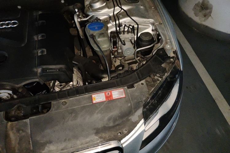 Used Audi A4L 2011 2.0 TFSI Sport Edition Engine Bay Left