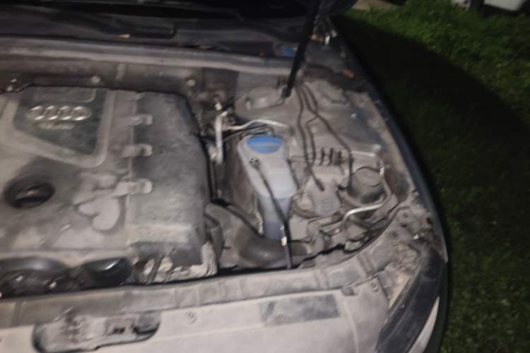 Used Audi A4L 2011 2.0 TFSI Standard Model Engine Bay Left