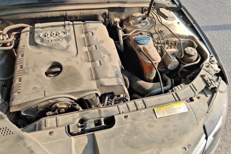 Used Audi A4L 2011 2.0 TFSI Comfort Model Engine Bay Left