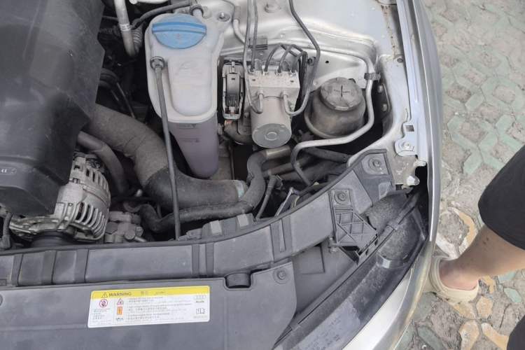 Used Audi A4L 2011 2.0 TFSI Standard Model Engine Bay Left