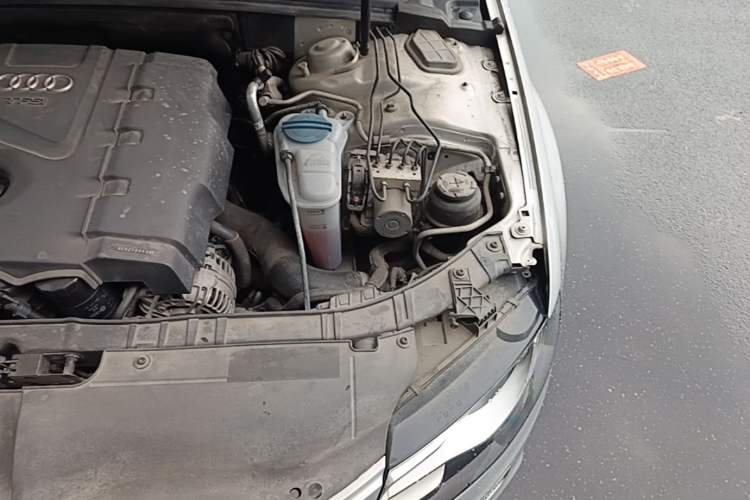 Used Audi A4L 2011 2.0 TFSI Technology Edition Engine Bay Left