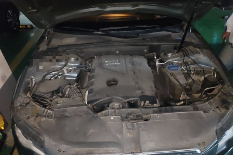 Used Audi A4L 2011 2.0 TFSI Sport Edition Engine Bay