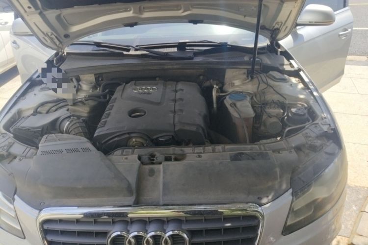 Used Audi A4L 2011 2.0 TFSI Standard Model Engine Bay