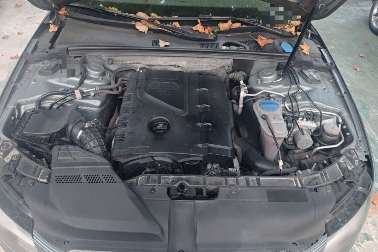 Used Audi A4L 2011 2.0 TFSI Standard Model Engine Bay