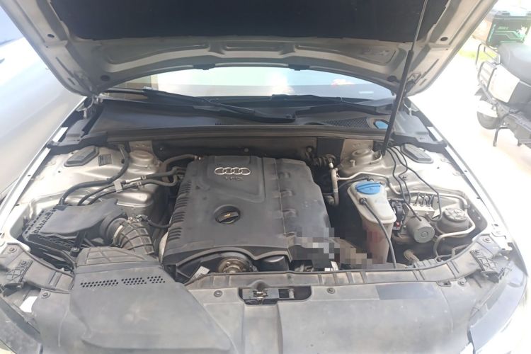 Used Audi A4L 2011 2.0 TFSI Standard Model Engine Bay