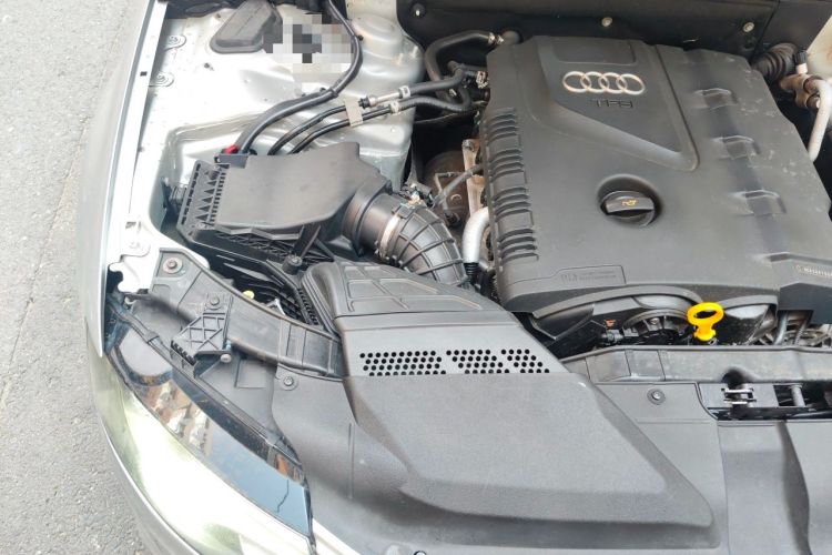 Used Audi A4L 2011 2.0 TFSI Standard Model Engine Bay Right