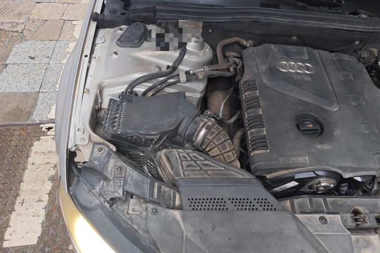 Used Audi A4L 2011 2.0 TFSI Technology Edition Engine Bay Right