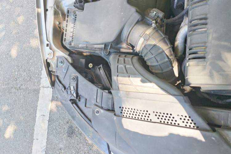 Used Audi A4L 2011 2.0 TFSI Comfort Model Engine Bay Right