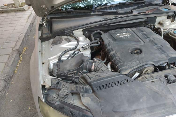 Used Audi A4L 2011 2.0 TFSI Standard Model Engine Bay Right