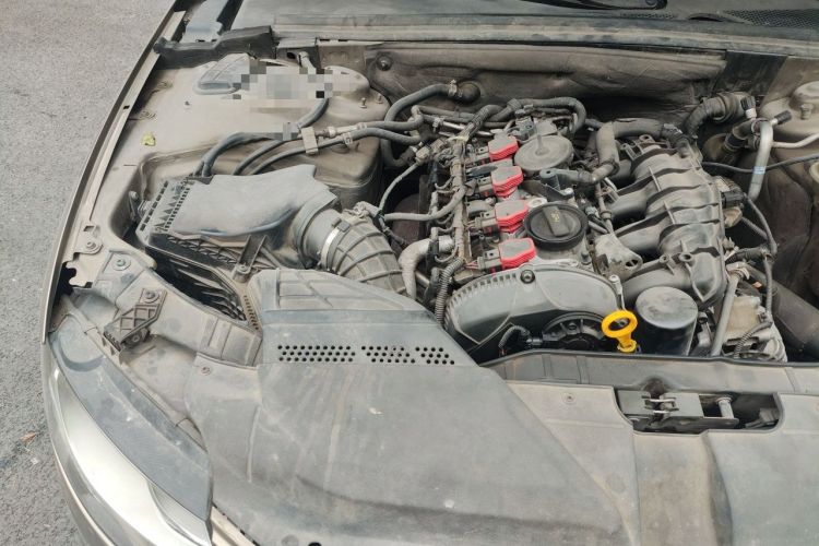 Used Audi A4L 2011 2.0 TFSI Standard Model Engine Bay Right