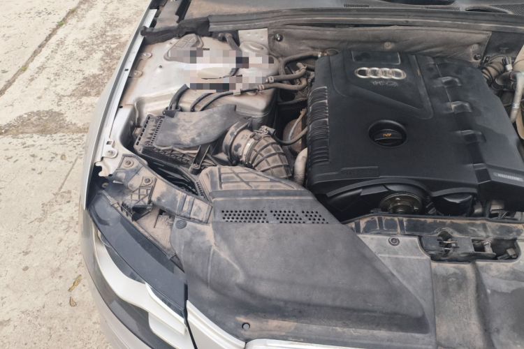 Used Audi A4L 2011 2.0 TFSI Standard Model Engine Bay Right