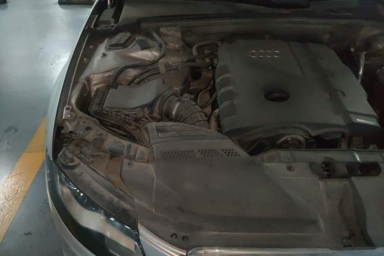 Used Audi A4L 2011 2.0 TFSI Comfort Model Engine Bay Right